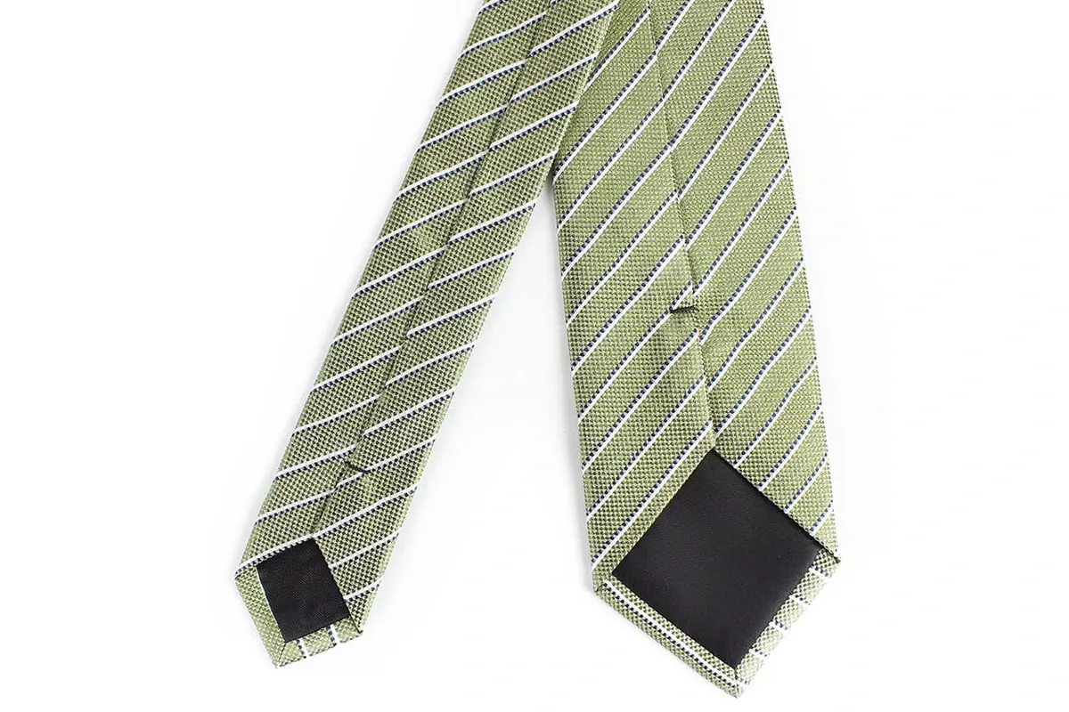 Green striped tie reverse with wide and narrow tips.
