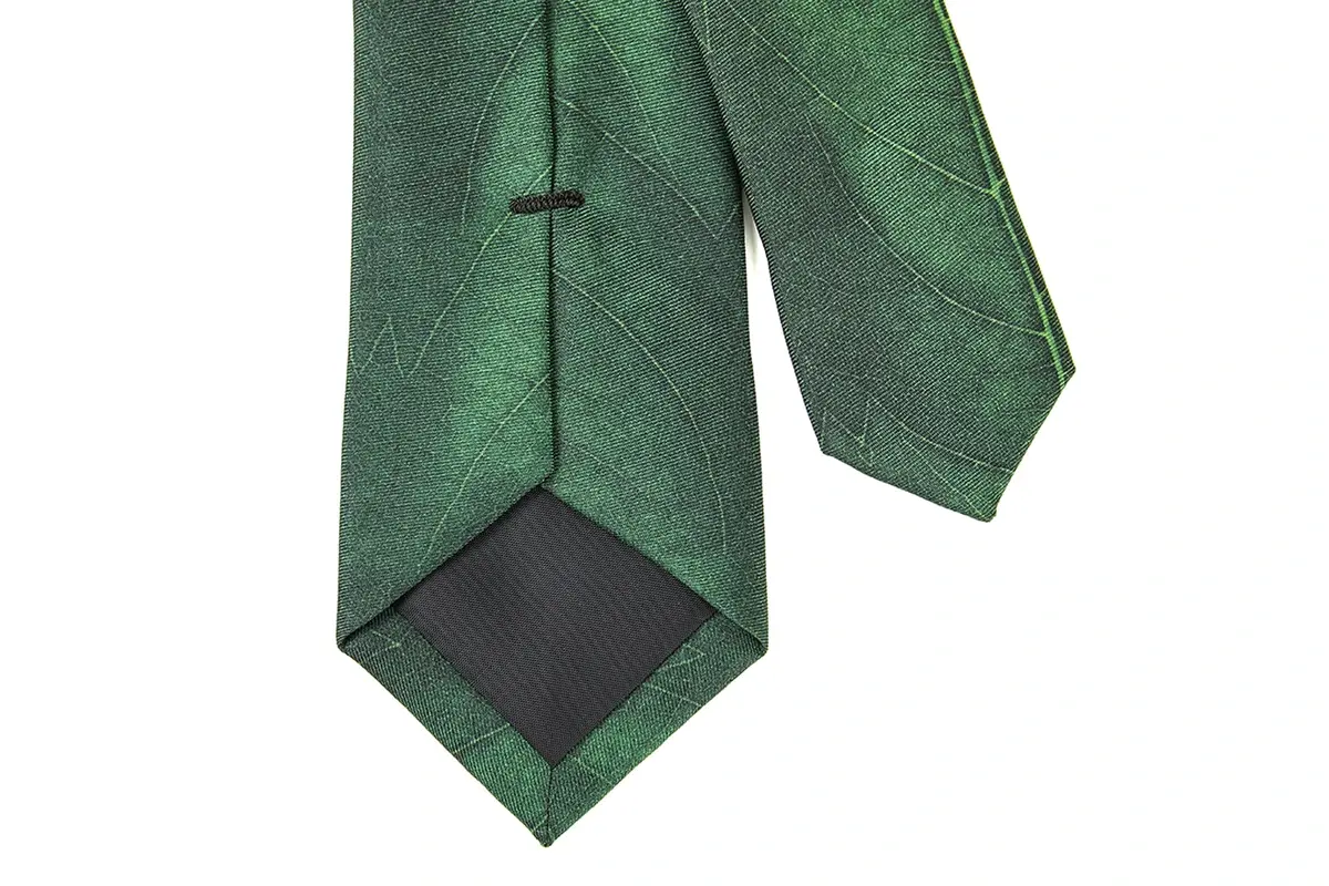 Green tie with wide blade reverse, center seam, dark tipping and narrow tail.